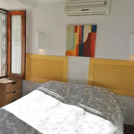Traditionnelle Avec Piscine, Jardin, Climatisation, Parking *