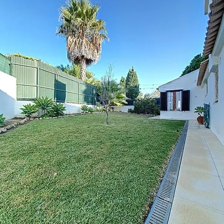 Holiday home Traditionnelle Avec Piscine, Jardin, Climatisation, Parking