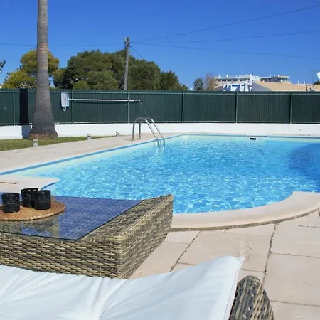Hébergement de vacances Traditionnelle Avec Piscine, Jardin, Climatisation, Parking