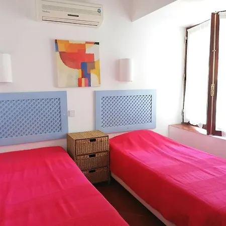 Traditionnelle Avec Piscine, Jardin, Climatisation, Parking *